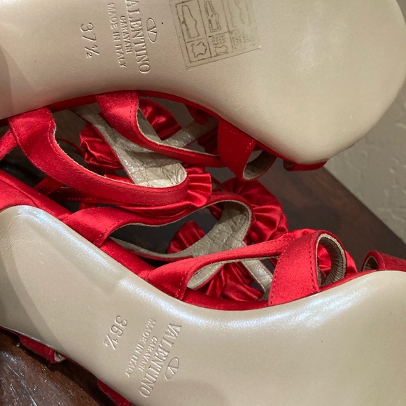 Valentino Garavani Red Satin Strappy Bow Heels, MISMATE, Right 7.5, Left 6.5 - Picture 11 of 13